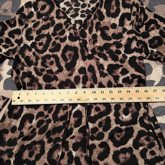 NWOT faux wrap v-neck leopard print dress - Picture 6 of 8